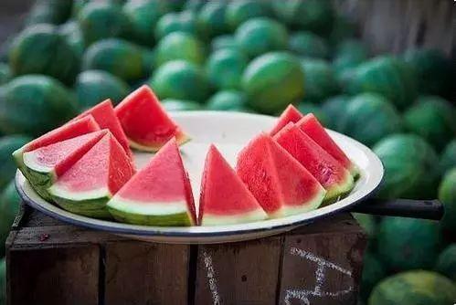 天津同城吃瓜视频,揭秘津城街头热辣事件