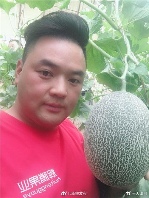 老头直播吃哈密瓜视频,老头品尝哈密瓜，甜蜜滋味引网友热议